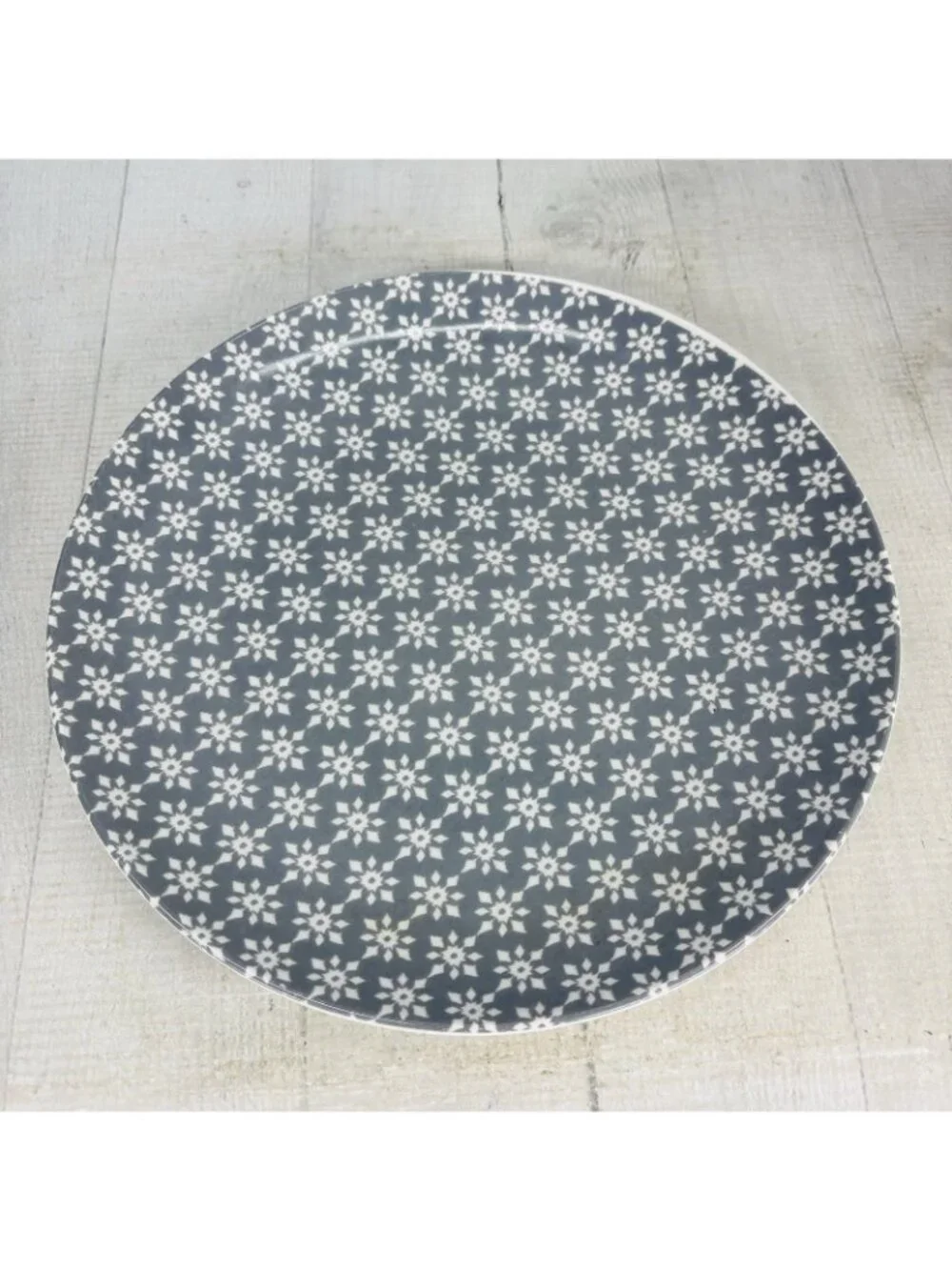 Mainstays FLORAL White Gray Ceramic Round Dishwasher Safe Dinner Plates Set of 4